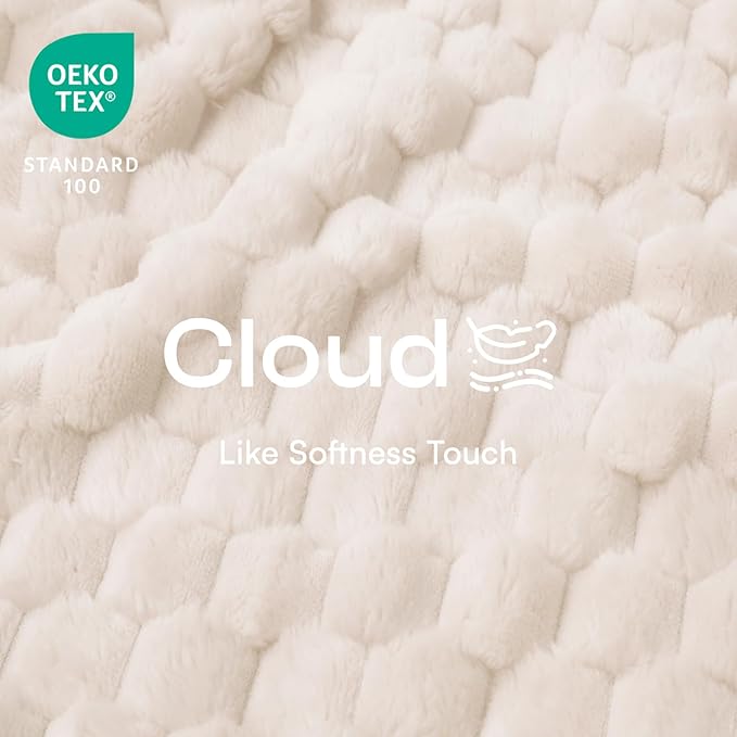 Luciphia Soft 300GSM Fleece Pet Blanket for Small Medium Large Dogs Washable 3D Textured Flannel Cat Puppy Decorative Furniture Protector Throw Durable White, M(30''x20'')