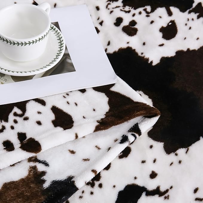 Bnuitland Cow Print Throw Blanket with Storage Pouch, Double Sided 300 GSM Super Soft Flannel Fleece Fuzzy for Bed Sofa Couch Travel, Great Blanket Gift for Adults and Kids, Twin Size 59x81 inch