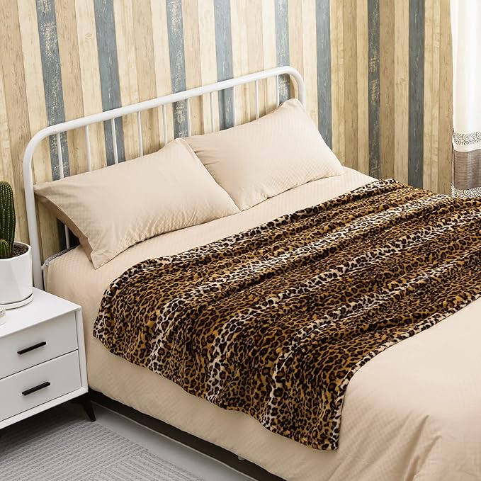 Bnuitland Leopard Print Fleece Flannel Throw Blanket with Storage Pouch for Bed Sofa Travel, 300 GSM Double Sided Super Soft Fuzzy Fluffy Cheetah Print Blanket for Adults and Kids, 50x70 inch