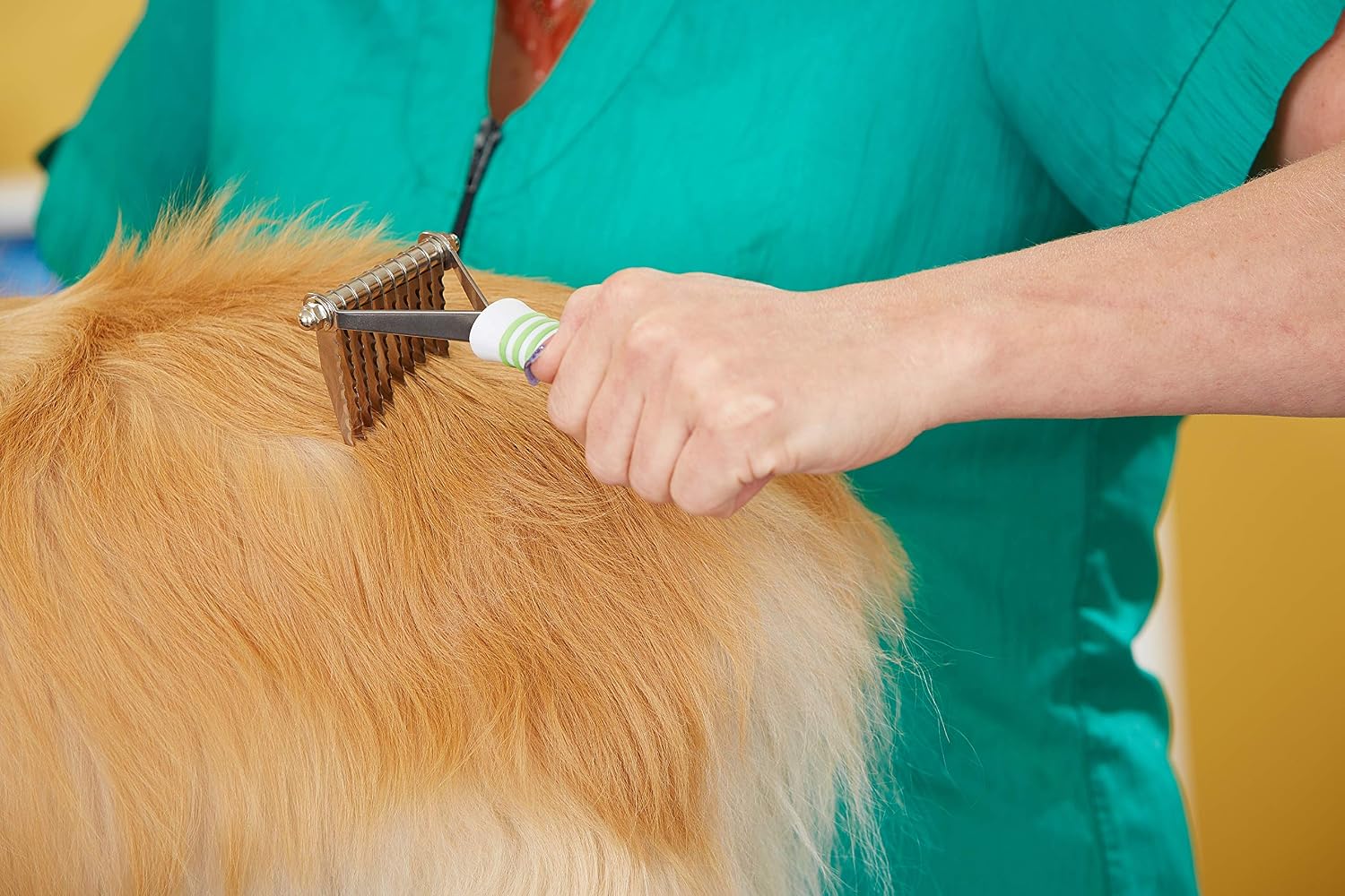 Andis 66050 De-Matting Rake with 10 Blades - Grooming Brush with Safety Edges & Promotes Healthy Skin & Coat - Non-Slip Handle, De-Shedding & Perfect for Long-Haired Breeds – 1 Pack, Green